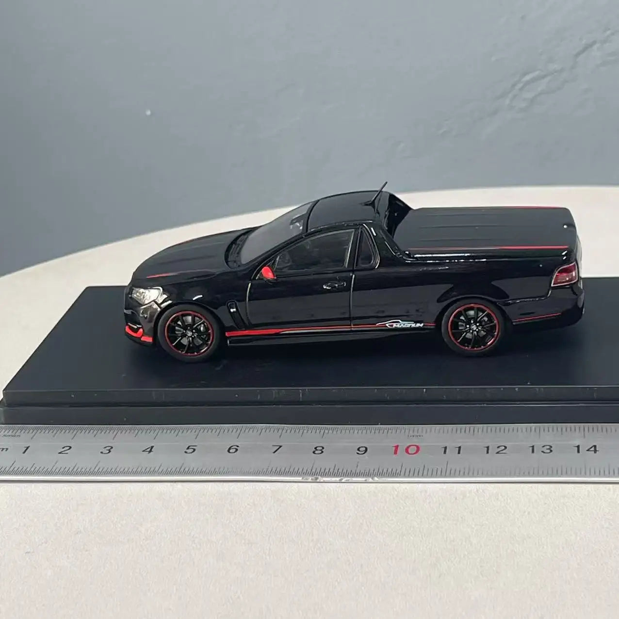 1/43 scale Biante Holden VFII Magnum Ute