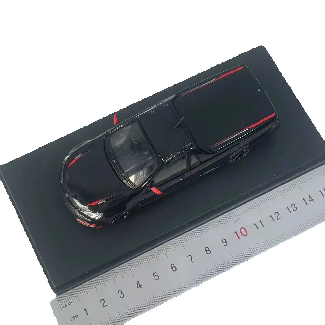 1/43 scale Biante Holden VFII Magnum Ute