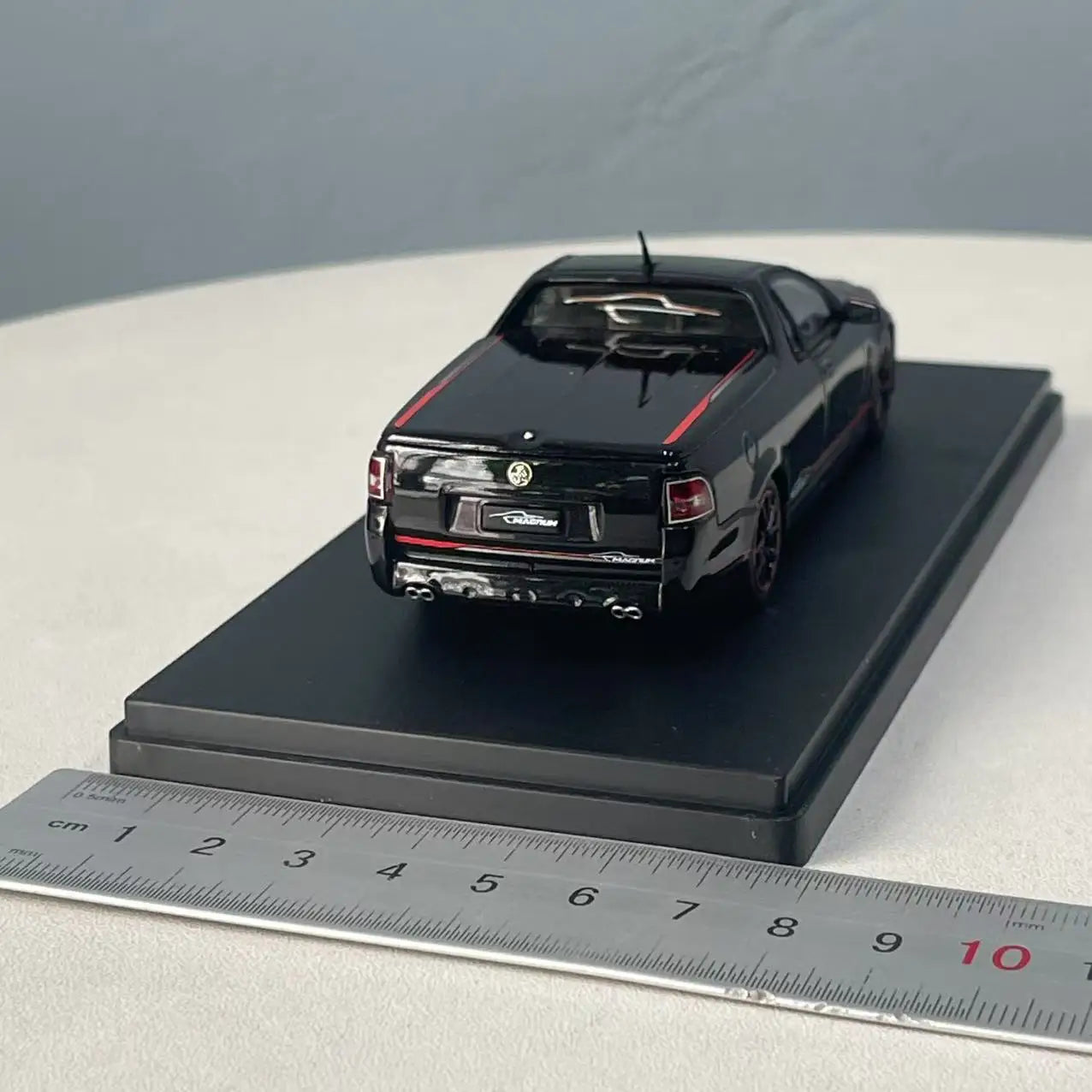 1/43 scale Biante Holden VFII Magnum Ute